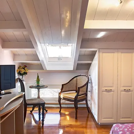 Stella's Attic In Spianada - Old Town Corfu (city)