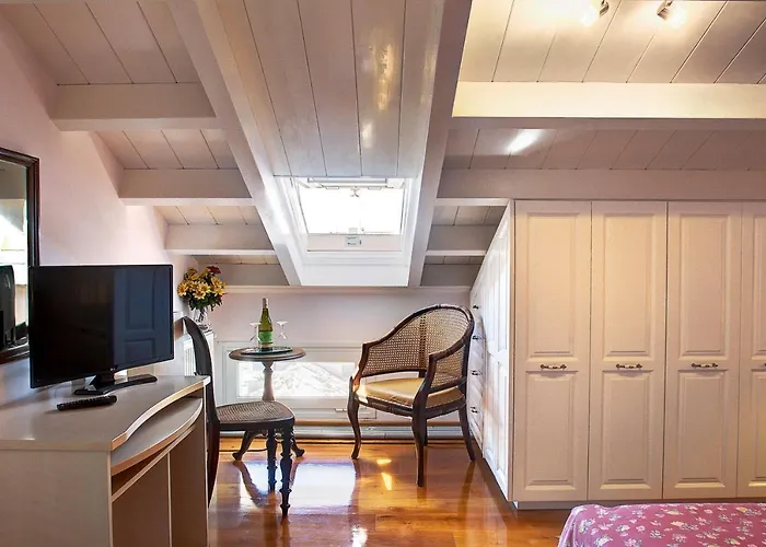 Stella's Attic In Spianada - Old Town Corfu (city)